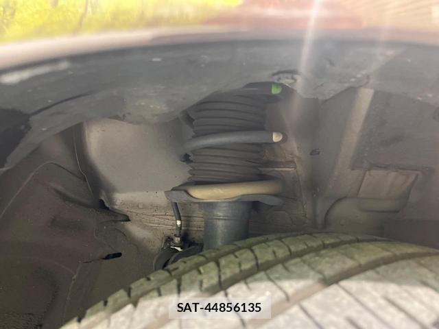 Nissan NOTE 2015-11 8752857-19