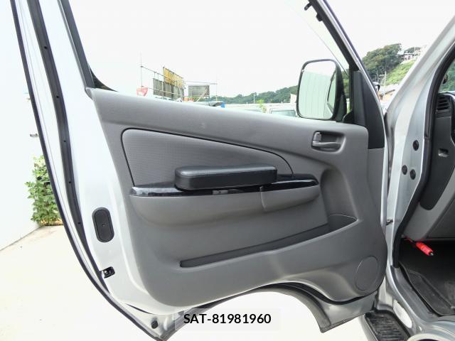 Nissan NV350 Caravan 2015-11 8752429-15