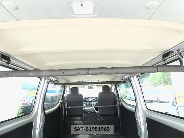 Nissan NV350 Caravan 2015-11 8752429-5