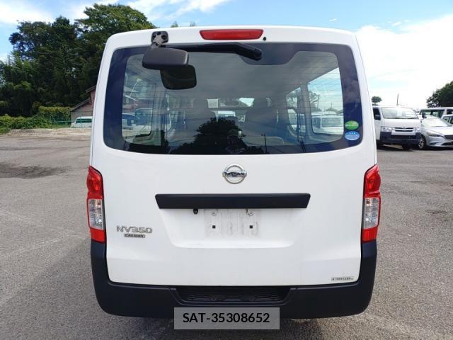 Nissan NV350 Caravan 2012-08 8752642-3