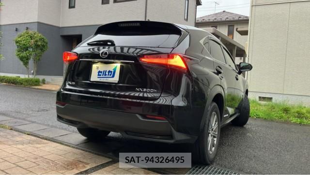 Lexus NX 2015-09 8753657-12