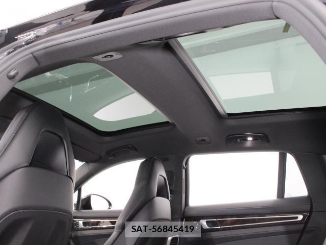 Porsche PANAMERA 2018-01 8753848-1