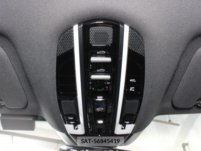 Porsche PANAMERA 2018-01 8753848-18
