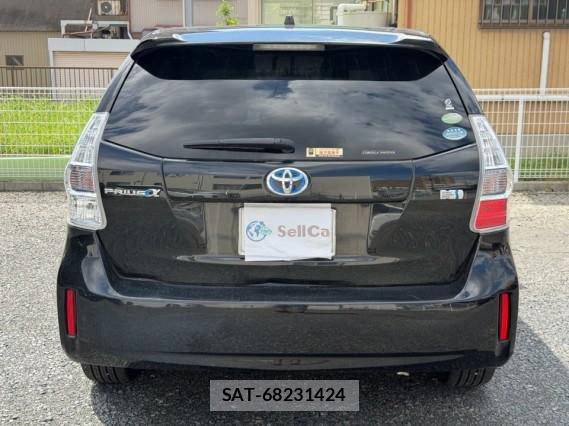 Toyota PRIUS ALPHA 2011-10 8753625-1