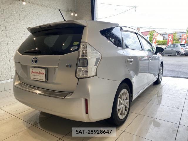 Toyota PRIUS ALPHA 2011-05 8754091-1