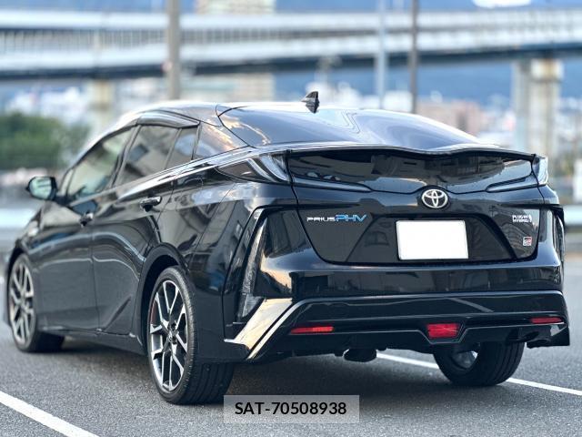 Toyota PRIUS PHV 2019-12 8753244-1