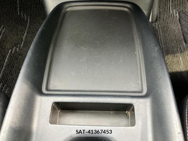 Toyota PRIUS 2019-05 8752440-9