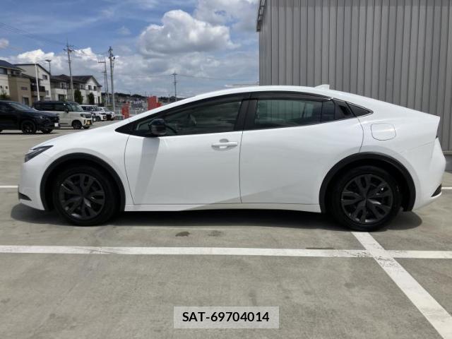 Toyota PRIUS 2023-10 8752446-1