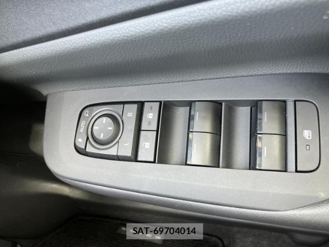 Toyota PRIUS 2023-10 8752446-17