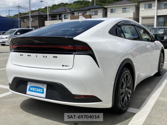 Toyota PRIUS 2023-10 8752446-2