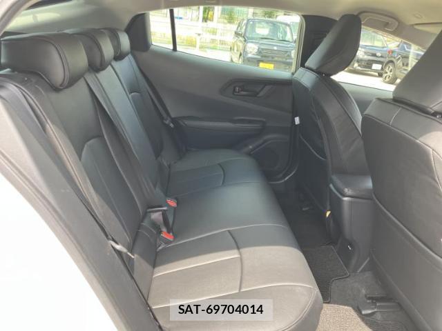 Toyota PRIUS 2023-10 8752446-4