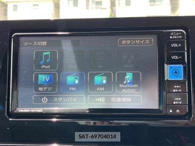 Toyota PRIUS 2023-10 8752446-9