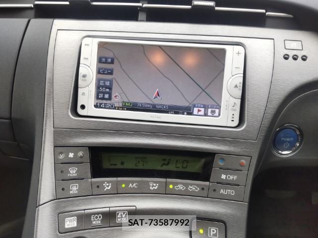Toyota PRIUS 2014-08 8752590-10