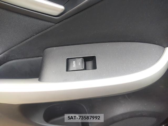 Toyota PRIUS 2014-08 8752590-12