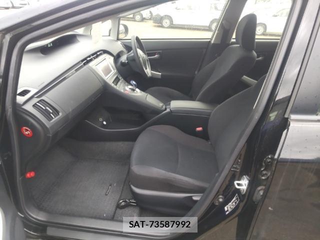 Toyota PRIUS 2014-08 8752590-15