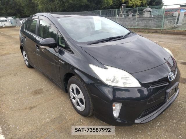 Toyota PRIUS 2014-08 8752590-3