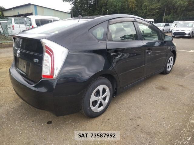 Toyota PRIUS 2014-08 8752590-4
