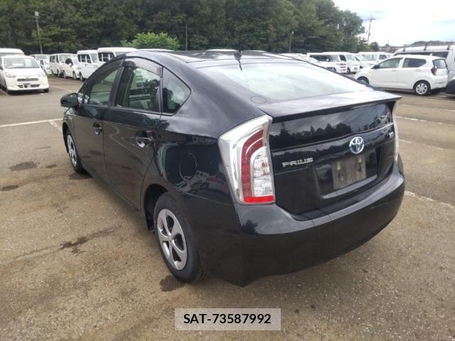Toyota PRIUS 2014-08 8752590-5