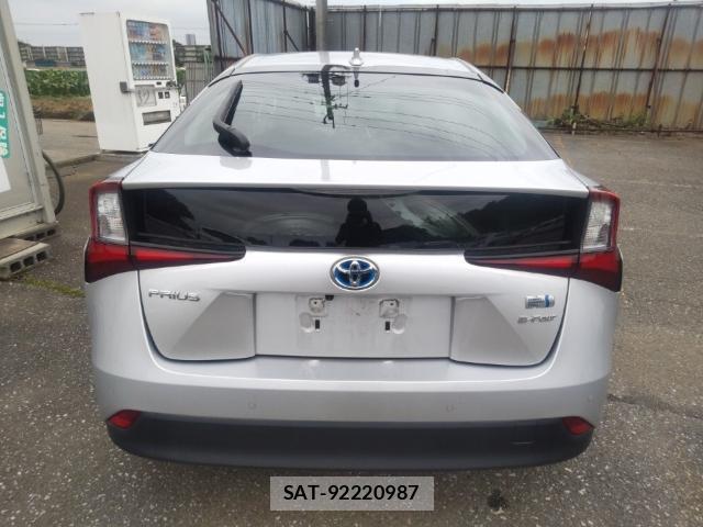 Toyota PRIUS 2021-08 8752613-1