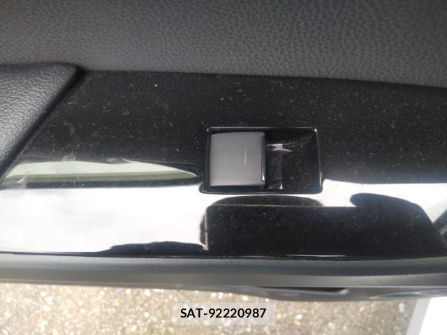 Toyota PRIUS 2021-08 8752613-12