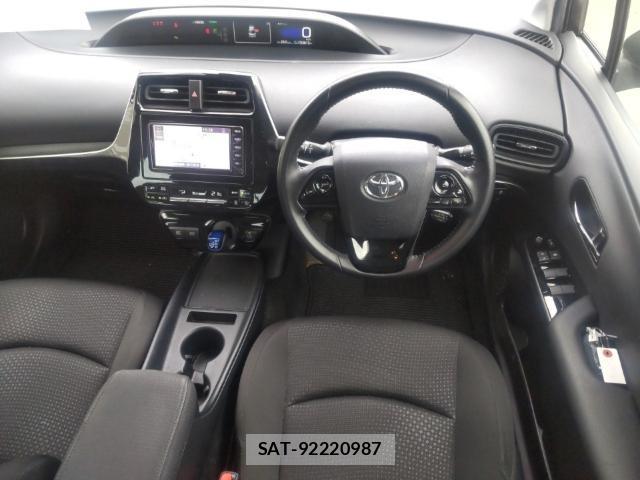 Toyota PRIUS 2021-08 8752613-2