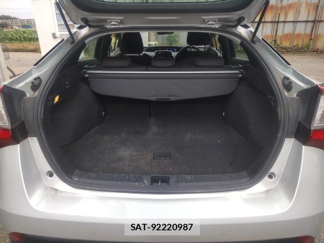 Toyota PRIUS 2021-08 8752613-7