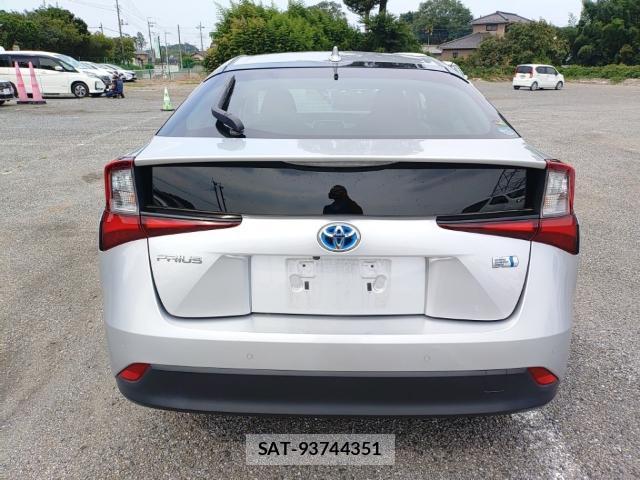Toyota PRIUS 2019-09 8752653-1