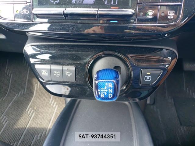 Toyota PRIUS 2019-09 8752653-11