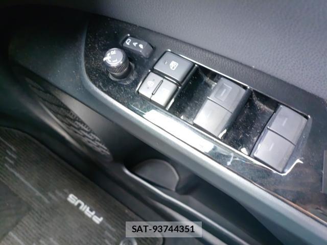 Toyota PRIUS 2019-09 8752653-13