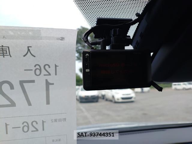 Toyota PRIUS 2019-09 8752653-16