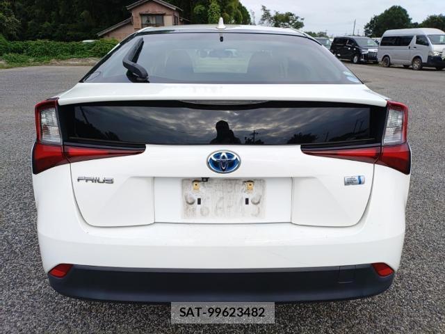 Toyota PRIUS 2019-09 8752674-1