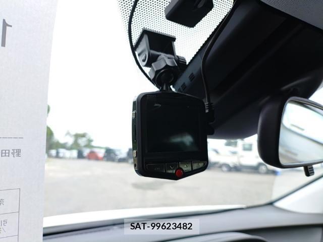 Toyota PRIUS 2019-09 8752674-16