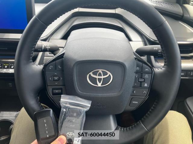 Toyota PRIUS 2024-06 8752786-11