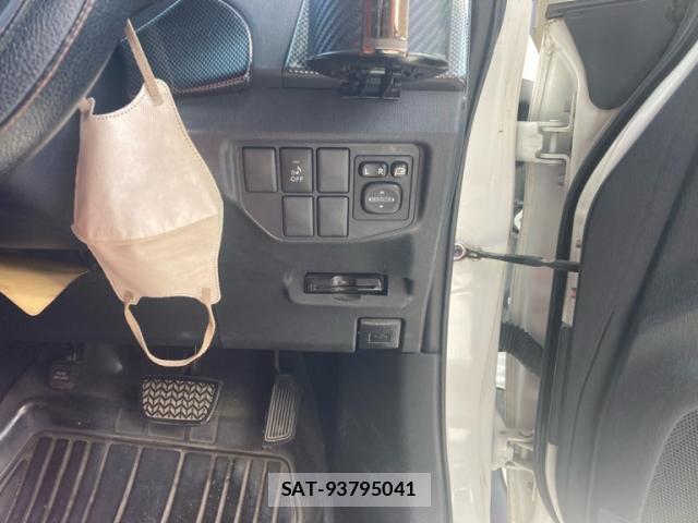 Toyota PRIUS 2014-03 8753031-10