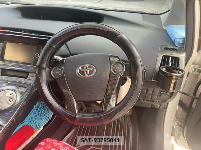 Toyota PRIUS 2014-03 8753031-11