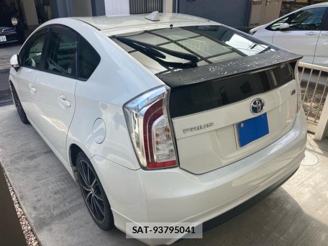 Toyota PRIUS 2014-03 8753031-13