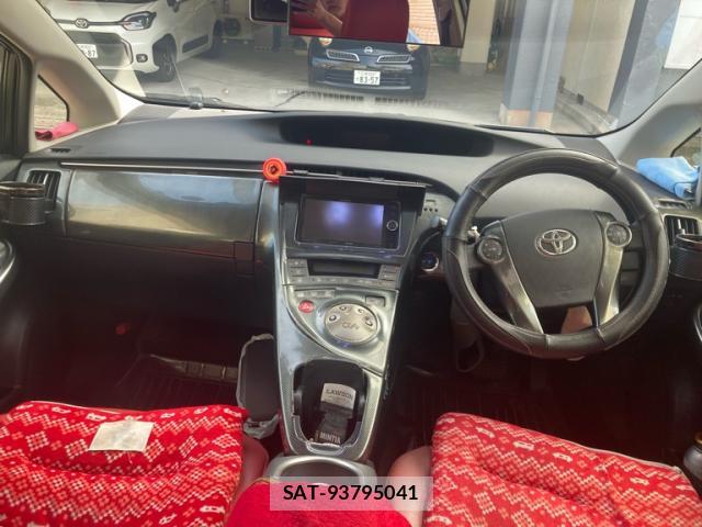 Toyota PRIUS 2014-03 8753031-7