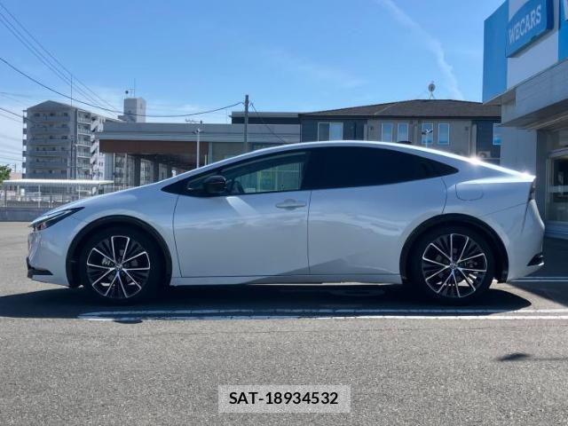 Toyota PRIUS 2023-06 8753045-1