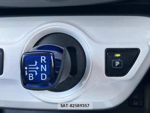 Toyota PRIUS 2016-01 8753096-17