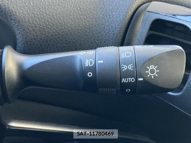 Toyota PRIUS 2016-03 8753114-15