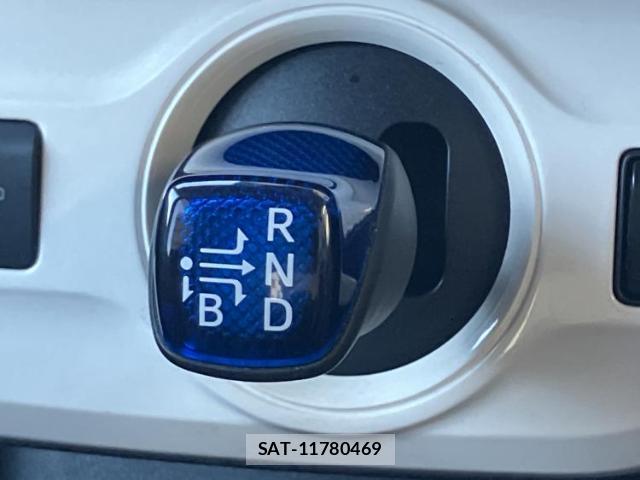 Toyota PRIUS 2016-03 8753114-17