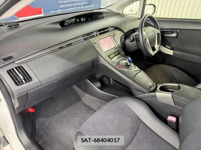 Toyota PRIUS 2012-08 8753344-11