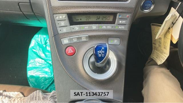 Toyota PRIUS 2012-03 8753624-14