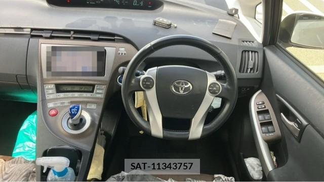Toyota PRIUS 2012-03 8753624-16