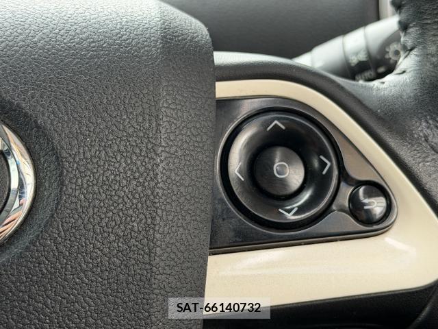 Toyota PRIUS 2016-02 8753916-17