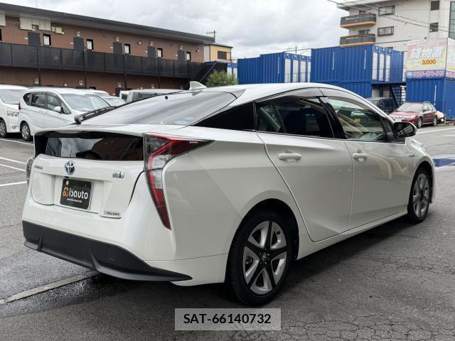 Toyota PRIUS 2016-02 8753916-2