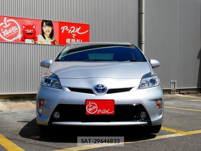 Toyota PRIUS 2015-08 8753953-10