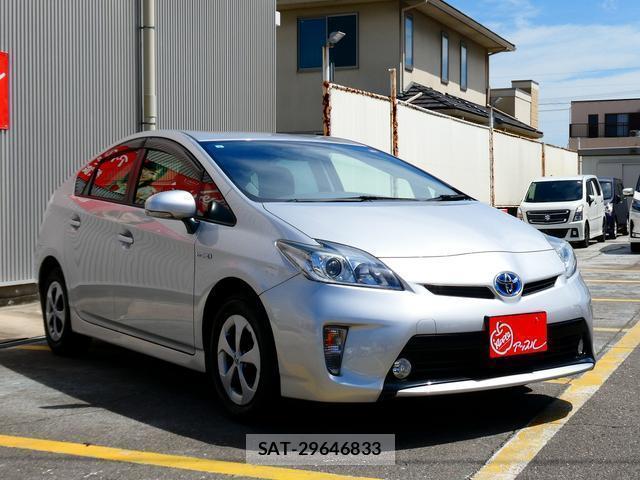 Toyota PRIUS 2015-08 8753953-11