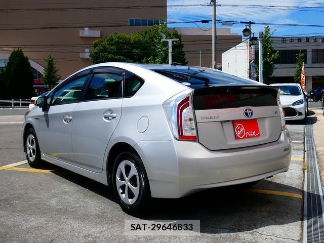 Toyota PRIUS 2015-08 8753953-15