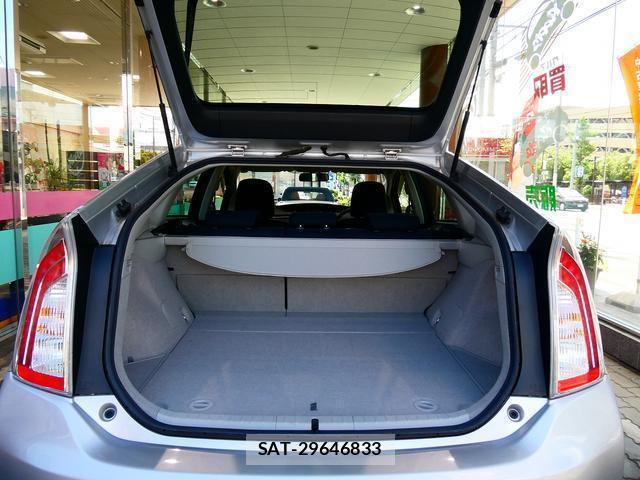 Toyota PRIUS 2015-08 8753953-17